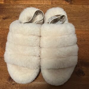 Ugg- Beige Fluff Yeah Slides in Sz 9